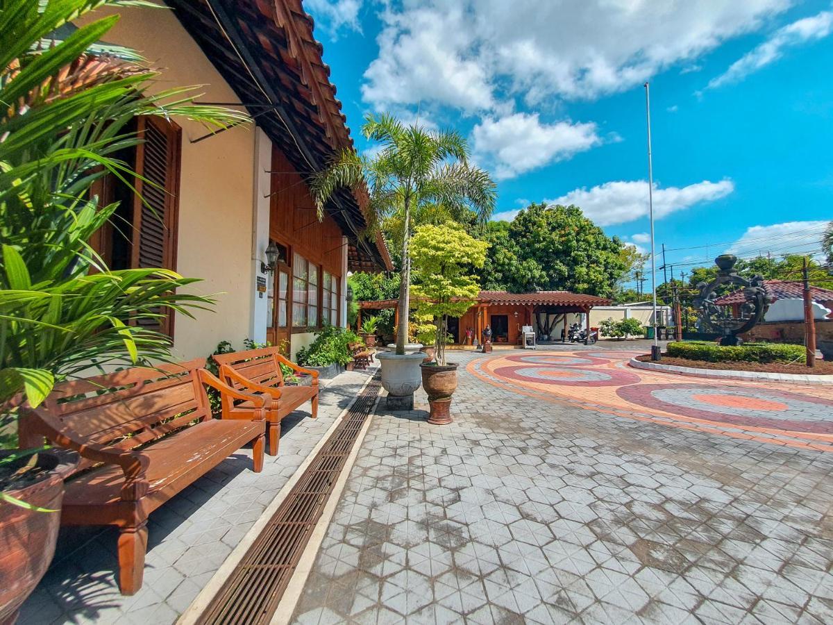 Dem Ayem Heritage Guest House Yogyakarta Exterior photo