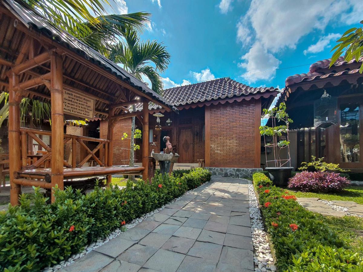 Dem Ayem Heritage Guest House Yogyakarta Exterior photo